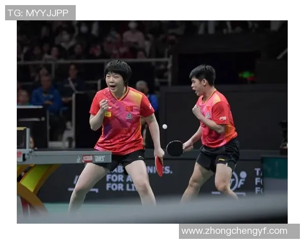 笑喷！林诗栋蒯曼赛前面对面进场尽力憋笑，小石头憋到内伤大丫头笑场